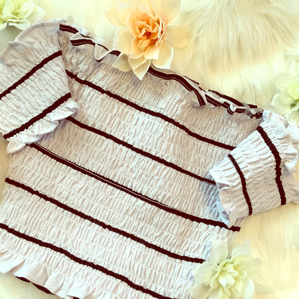 Ruffed of the shoulder crop top